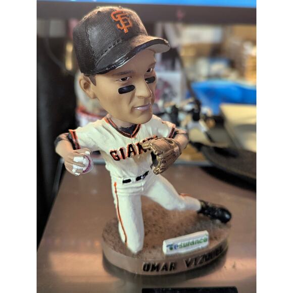 Omar Vizquel Bobblehead 2006 Gold Glove SGA San Francisco Giants Cleveland - Picture 1 of 3